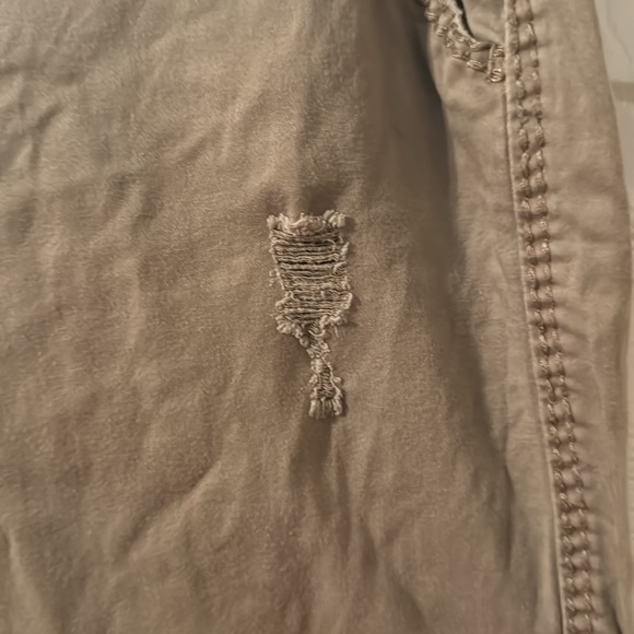 Bke casuals bryn 29 khaki distressed capris - Picture 4 of 6